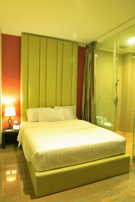 Hotel 55 Jakarta Room photo
